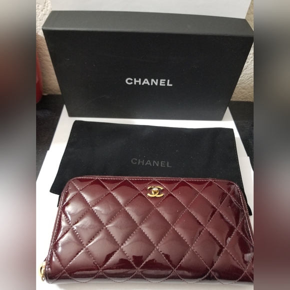 CHANEL VINTAGE ZIP AROUND WALLET - Picture 10 of 10